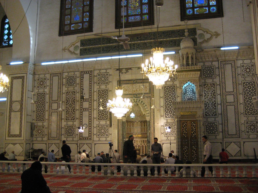 Emevi Camii’nde Cuma Namazı Bize Neyi Anlatır?